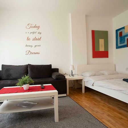 Studio Apartman Natali Zagreb Bagian luar foto